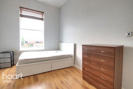 3 bedroom apartment to rent - Photo 4