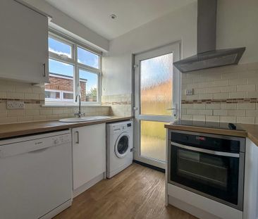 3 bedroom semi-detached house to rent - Photo 6