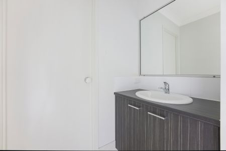 33 Melville Parade, North Lakes QLD 4509 - House For Rent - $650 | Domain - Photo 2