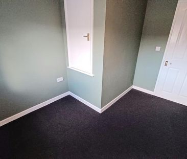 3 bedroom end of terrace house to rent - Photo 4