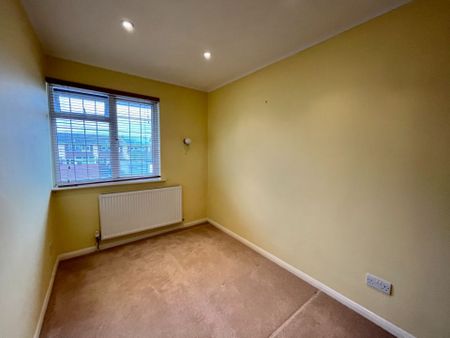 Russet Close, Tongham, Farnham, Surrey, GU10 - Photo 2