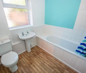 3 bedroom terraced house to rent - Photo 2