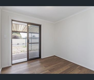 Spacious Family Home in Coastal North Haven - Photo 3