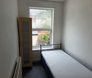 2 Bed Terraced House, Fisher St, NG7 - Photo 6