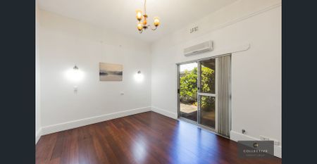 Family home by the lake - Photo 5