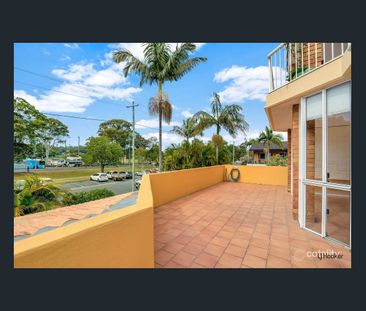 Bright & Spacious Living in the Heart of Palm Beach - Photo 4
