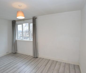 3 bedroom flat to rent - Photo 3
