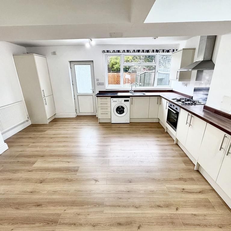 3 bedroom terraced house to rent - Photo 1