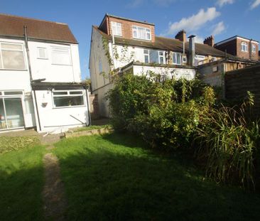 3 bedroom terraced house to rent - Photo 5