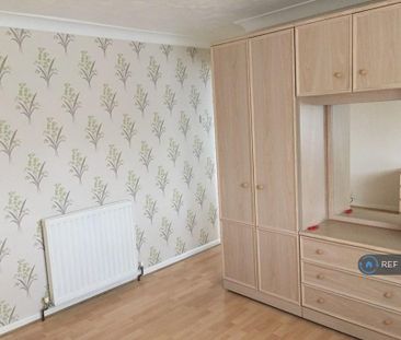 3 bedroom semi-detached house to rent - Photo 6