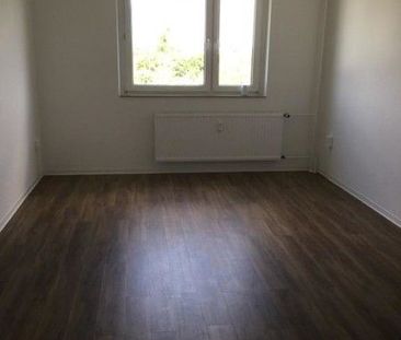 Helle 4-Raumwohnung mit Einbauküche sucht neue Familie! - Photo 1