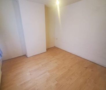 4 bedroom semi-detached house to rent - Photo 3