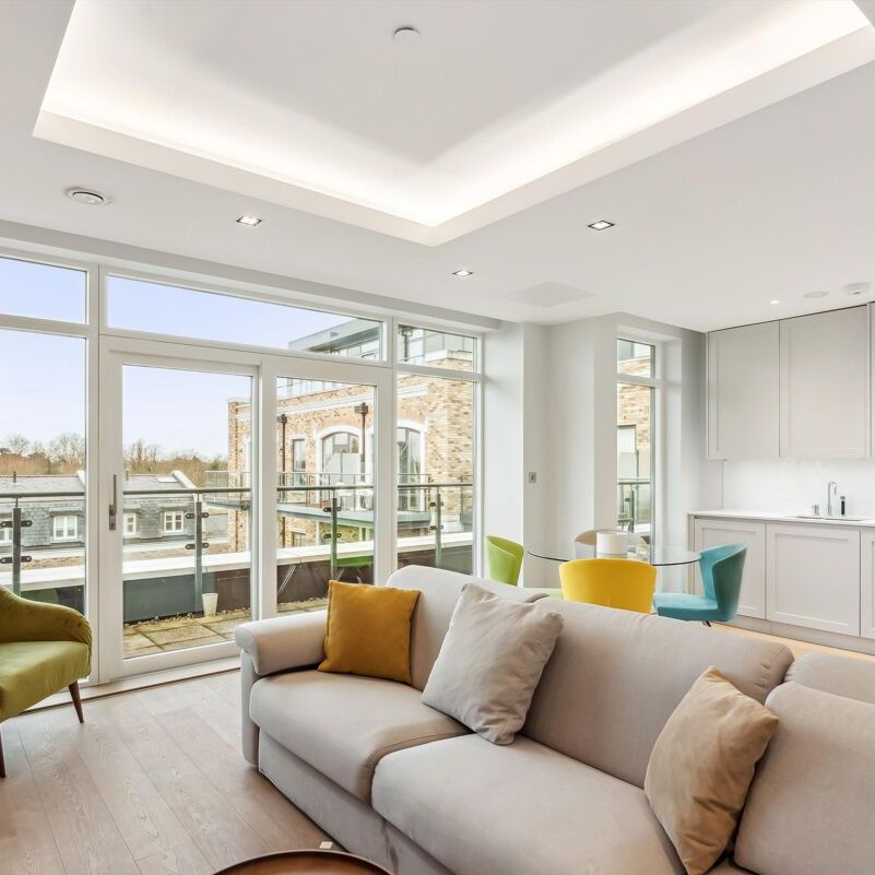 A well-presented one bedroom apartment located in the popular Palladian Gardens development. - Photo 1