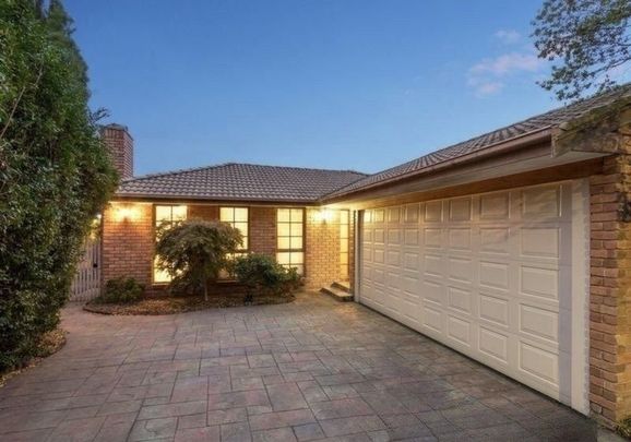 4 Bedroom Family Home in Prime Berwick with Solar Panels for Big Savings! - Photo 1