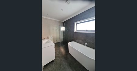 Three Bedroom Duplex - Photo 2