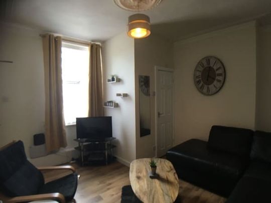 6 Bed Terraced House, Kelsall Road, LS6 - Photo 1