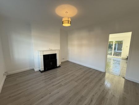 3 bedroom semi-detached house to rent - Photo 2