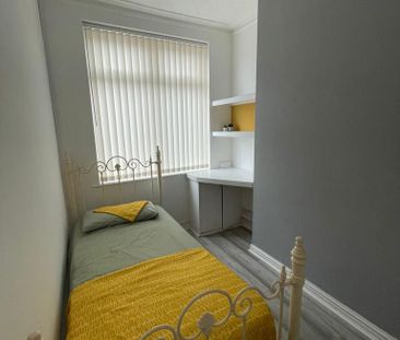 1 bedroom in a house share to rent - Photo 2