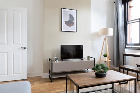 3 bedroom flat to rent - Photo 2