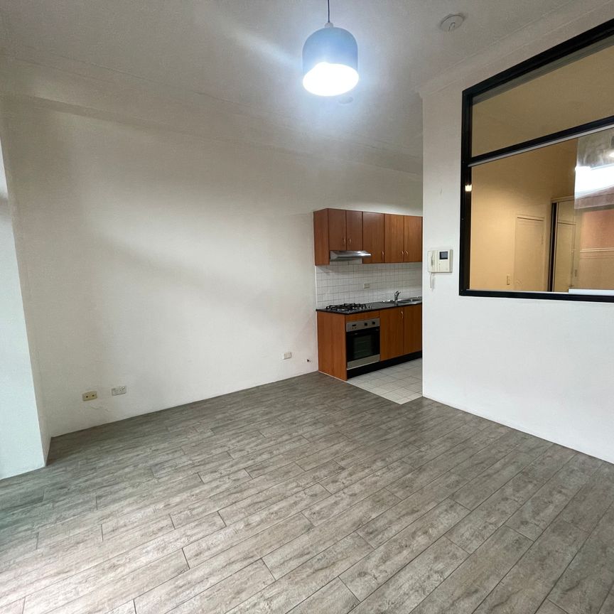 One Bedroom apartment - The Heart of Newtown - Photo 1