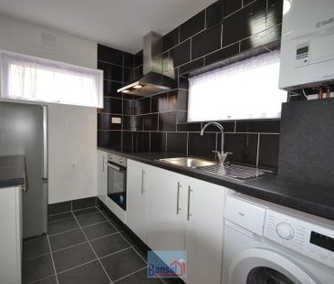 2 bedroom end of terrace house to rent - Photo 5