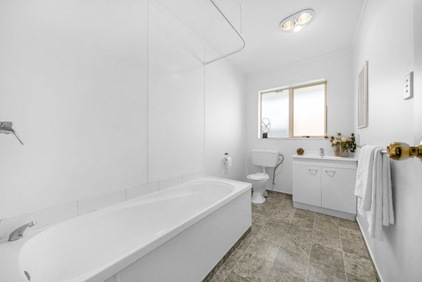 Renovated Brick & Tile in Sought-After Cul-de-Sac - Photo 1