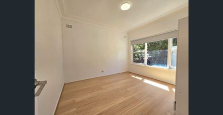 Renovated 3 Bedroom - Photo 4