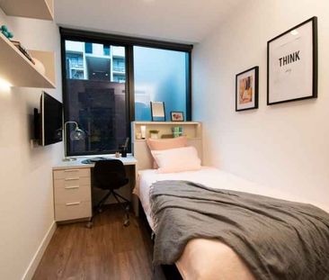 6 Bed Townhouse - Photo 3