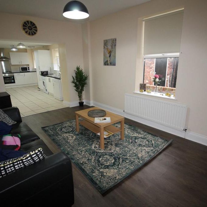 6 bedroom house to rent - Photo 1