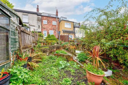 3 bedroom terraced house to rent - Photo 2