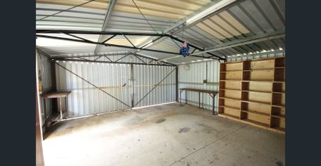 ** MASSIVE POWERED SHED!** - Photo 4