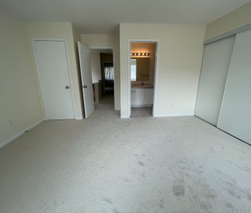 For Lease - 9 Fairglen Avenue Unit# 4, Brampton, Ontario - Photo 2
