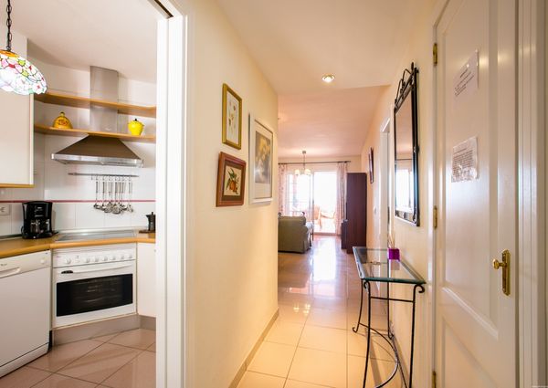 2-bedroom apartment for rent in the area of El Duque (Costa Adeje) in the residential complex El Veril.