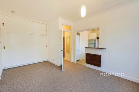 Studio to rent - Photo 2