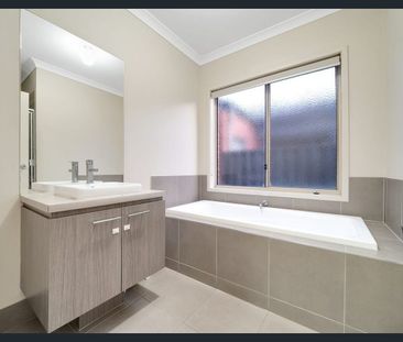 East facing family home in the prestigious 'Heartlands Estate' in T... - Photo 4