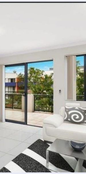 Spectacular 1-bedroom plus study apartment available for rent, with world-class amenities nearby - Photo 1