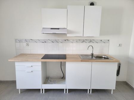 Location Maison 4 pièces 79m² HERGNIES 59199 - Photo 2