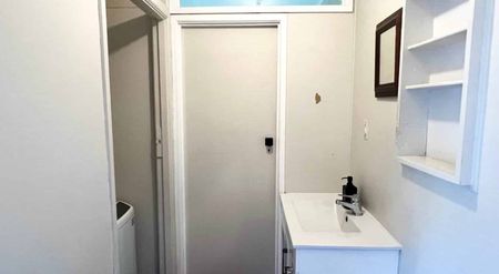 Rural One-Bedroom Cottage – Only 5 Minutes fro... - Photo 3