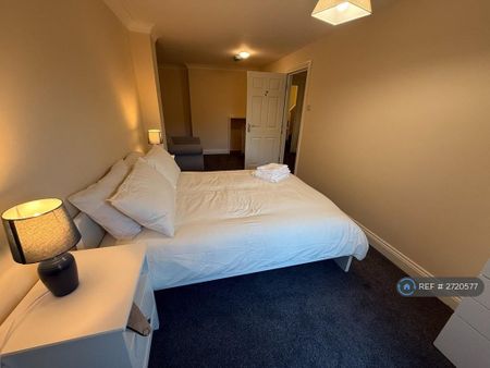 1 bedroom in a house share to rent - Photo 5