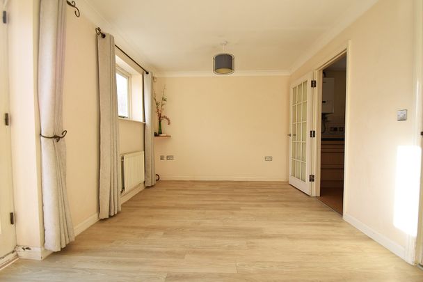4 bedroom semi-detached house to rent - Photo 1