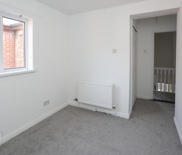 16 Empire Parade, BT126GN, Belfast - Photo 5