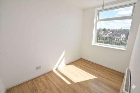 Pettits Lane North, Romford, RM1 - Photo 4