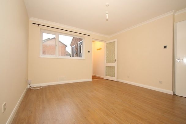 Fitzjohn Close, Guildford - Photo 1