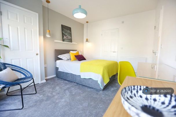 1 bedroom in a house share to rent - Photo 1