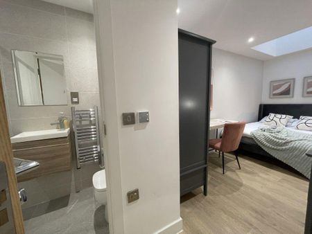 1 bedroom in a house share to rent - Photo 3