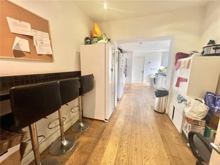 House share to rent - Photo 2