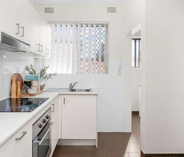 SPARKLING APARTMENT IN THE HEART OF CAMPSIE - Photo 4