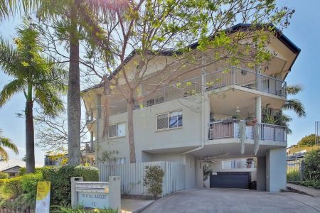 Prestigious 2-Bedroom Residence with Courtyard in Prime Yeronga Location - Photo 5