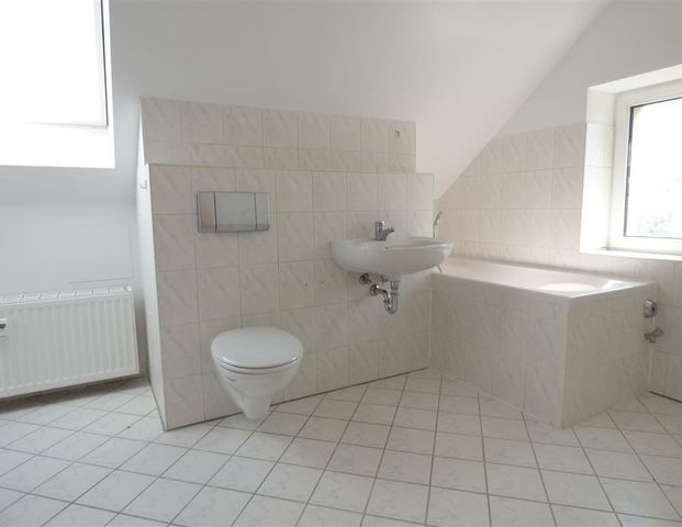 Ideal für Singles, junge Paare! Tolle 2-Raum Whg im DG. Bad m. Fenster, Wanne und Dusche! - Foto 1