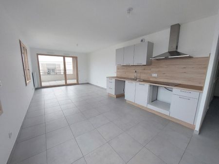 location Appartement T3 DE 63.1m² À BRON - Photo 3